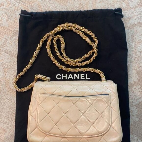 Chanel Classic Quilted Lambskin Leather Bag - Picture 2 of 16